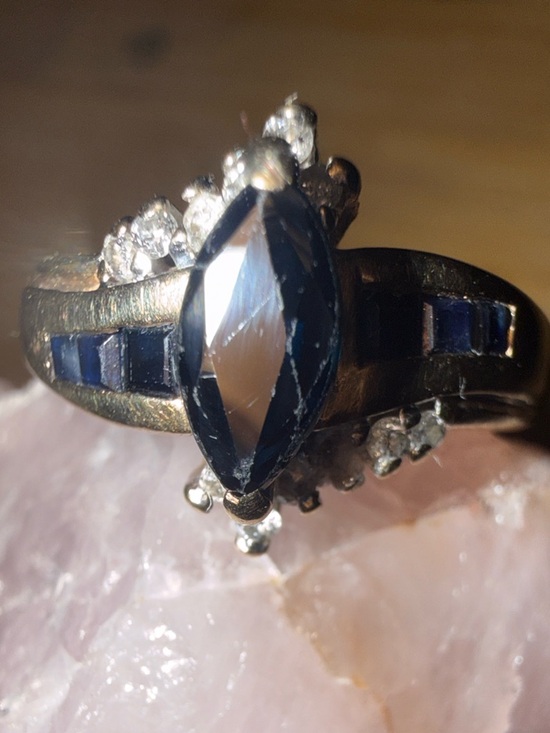 Vintage 10 karat yellow gold, Sapphire, and Diamond ring Sz 7 - Picture 3 of 17